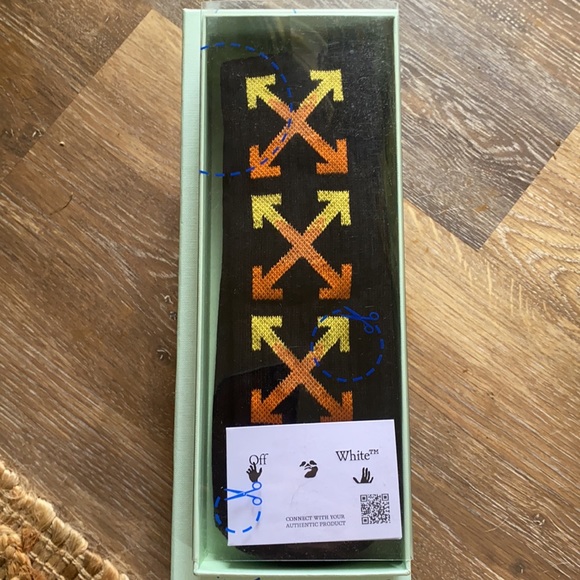 Off-White
Gradient Arrow Socks - Picture 2 of 4